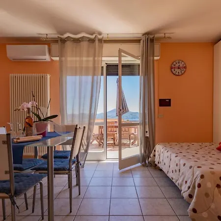 Bilocale 6 - Lake View Apartament *